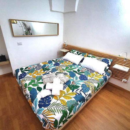 Ma Ma Crociferi 33 Apartment Catania Bagian luar foto