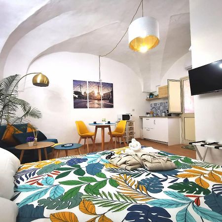 Ma Ma Crociferi 33 Apartment Catania Bagian luar foto