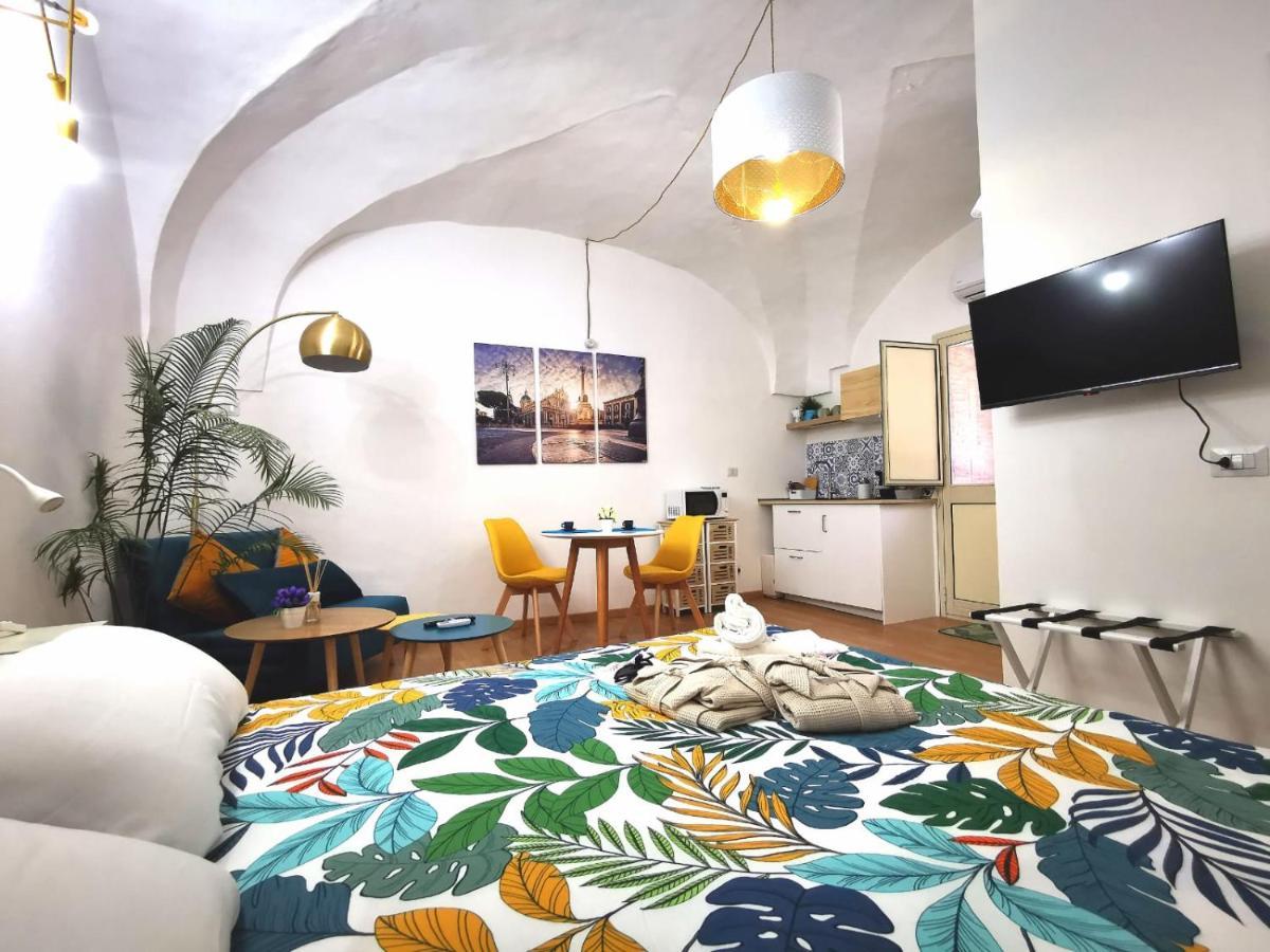 Ma Ma Crociferi 33 Apartment Catania Bagian luar foto